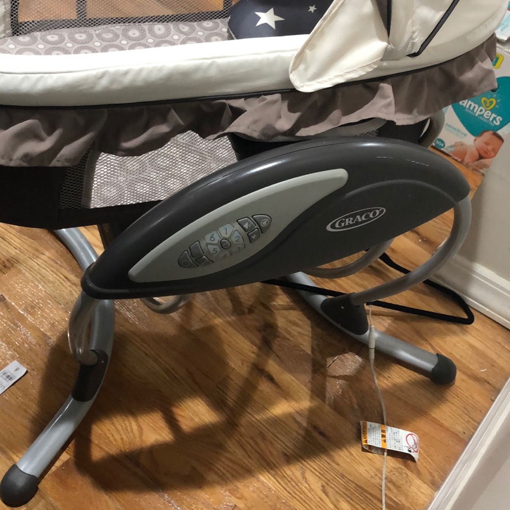 Graco Automatic Rocking Basinet - Picture 3 of 6